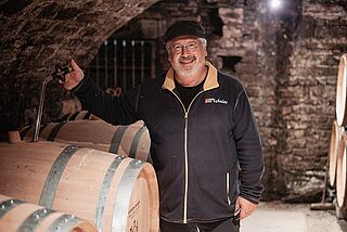 Winzer Buisson-Charles im Weinkeller