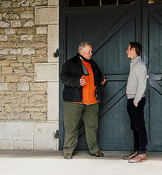 Heiner Lobenberg im Gespräch mit dem Winzer