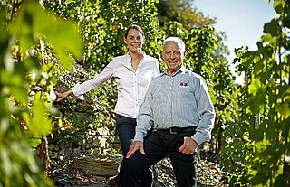 Mosel Saar Ruwer vinregion Vinbonde foran en vingård - Mosel Saar Ruwer