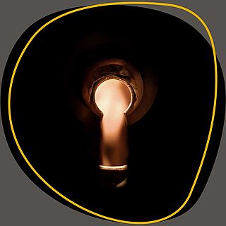 Blick durch ein Schlüsselloch in Lobenbergs Schatzkammer