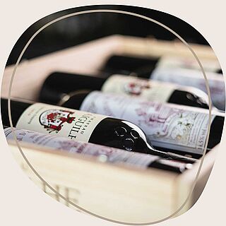 Exklusive Weine in einer Holzkiste