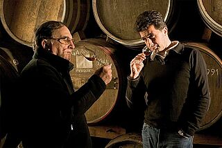 Weinverkostung im Weinkeller Francis Darroze, Weinfaesser Weinverkostung im Weinkeller Francis Darroze, Weinfaesser