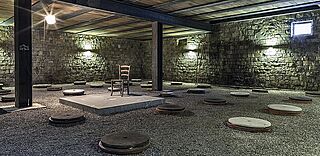Keller Gravner mit Amphoren im Boden