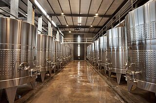 Weintanks im Weinkeller Weintanks im Weinkeller Vina Cobos
