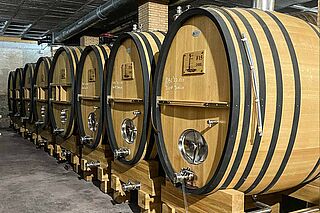 Weinkeller und Weinfaesser des Weinguts Casa Castillo Weinkeller und Weinfaesser des Weinguts Casa Castillo
