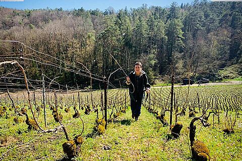 Winzerin auf dem Weingut Champagne Marie-Courtin