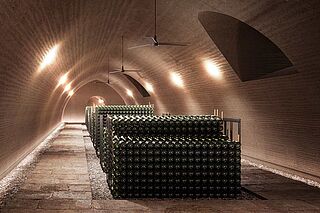Weinlagerung im Weinkeller Famille Perrin